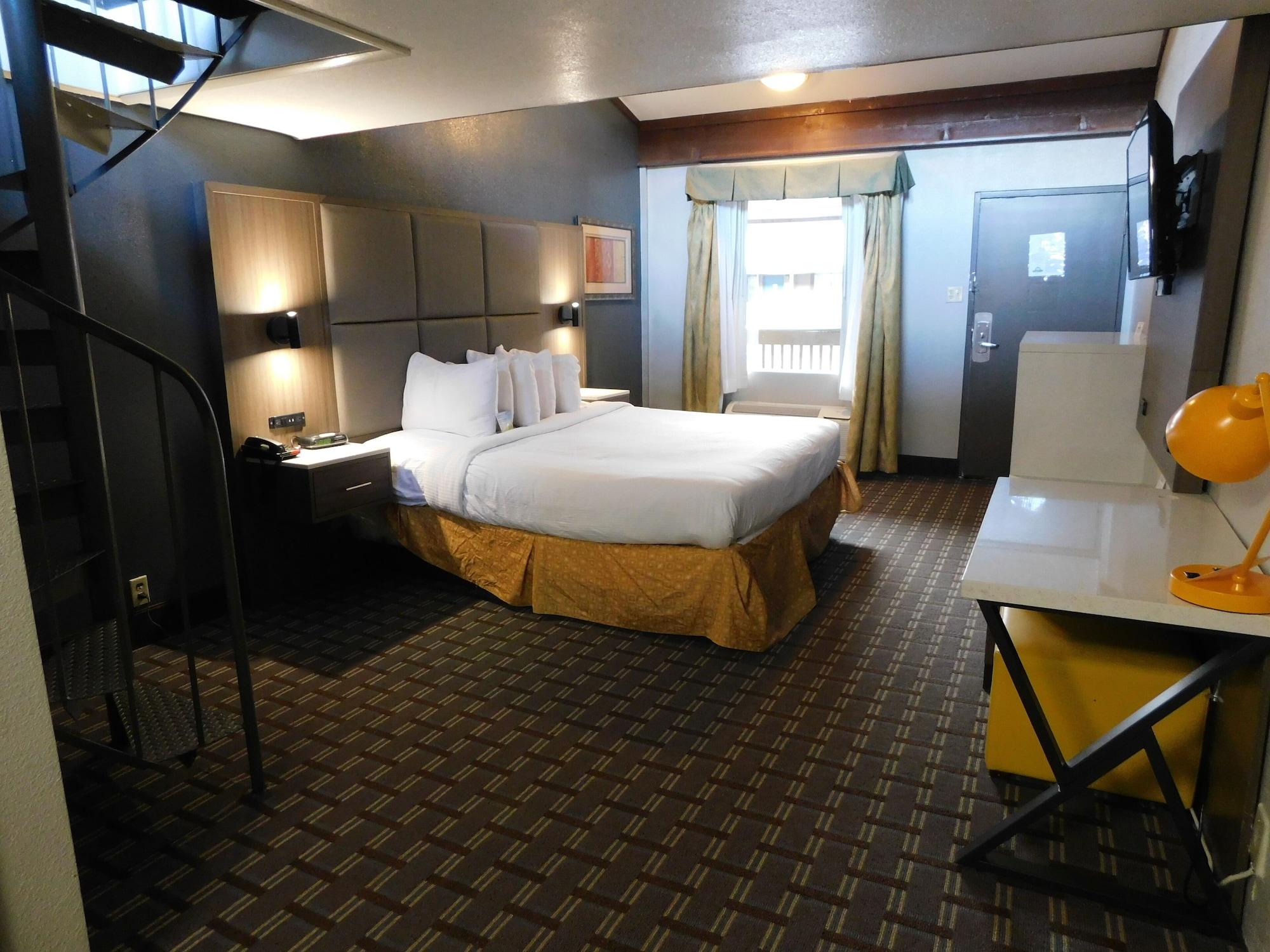 Days & By Wyndham Downtown Parkway Hotel 2*