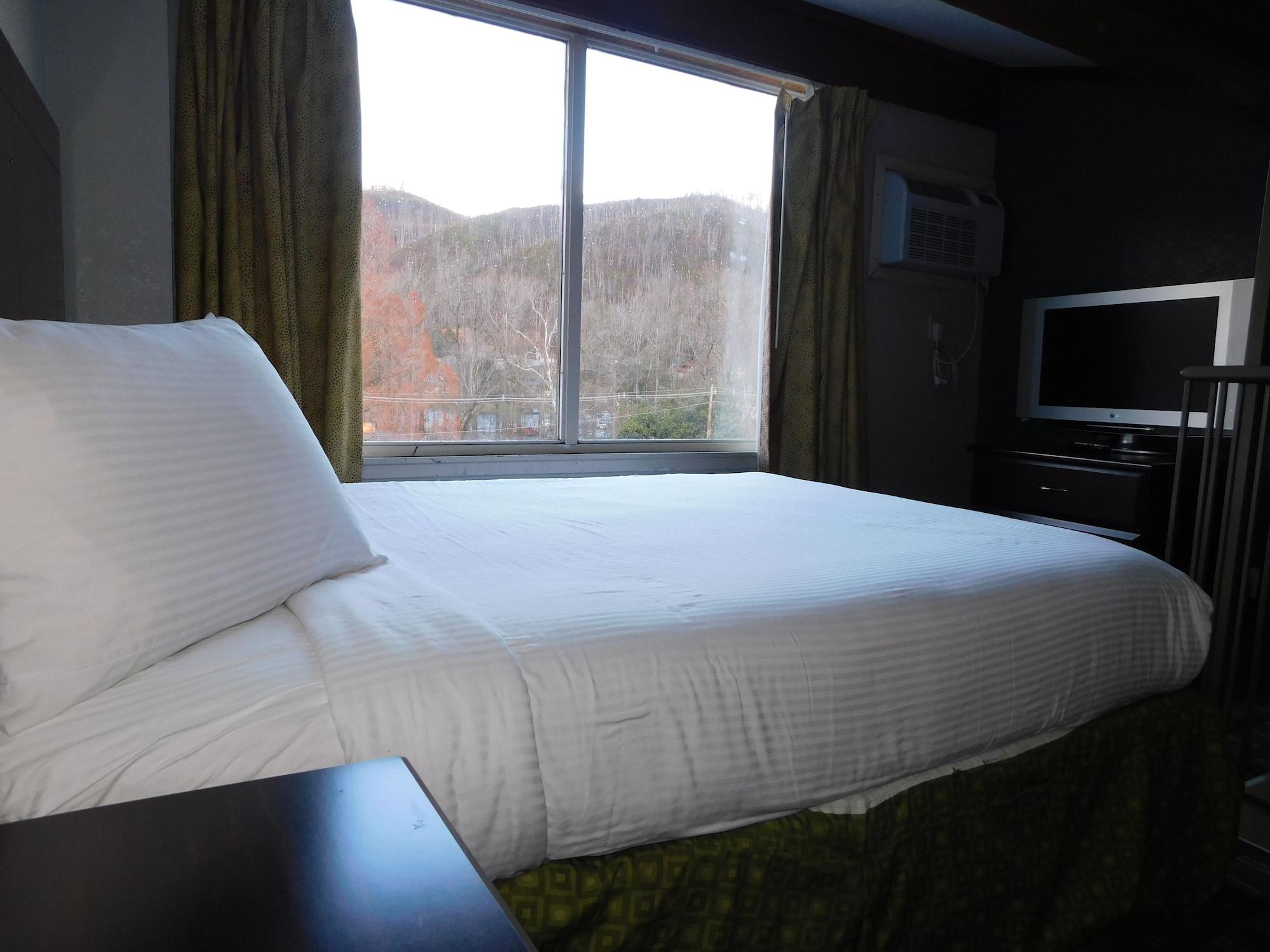 Days & By Wyndham Downtown Parkway Hotel