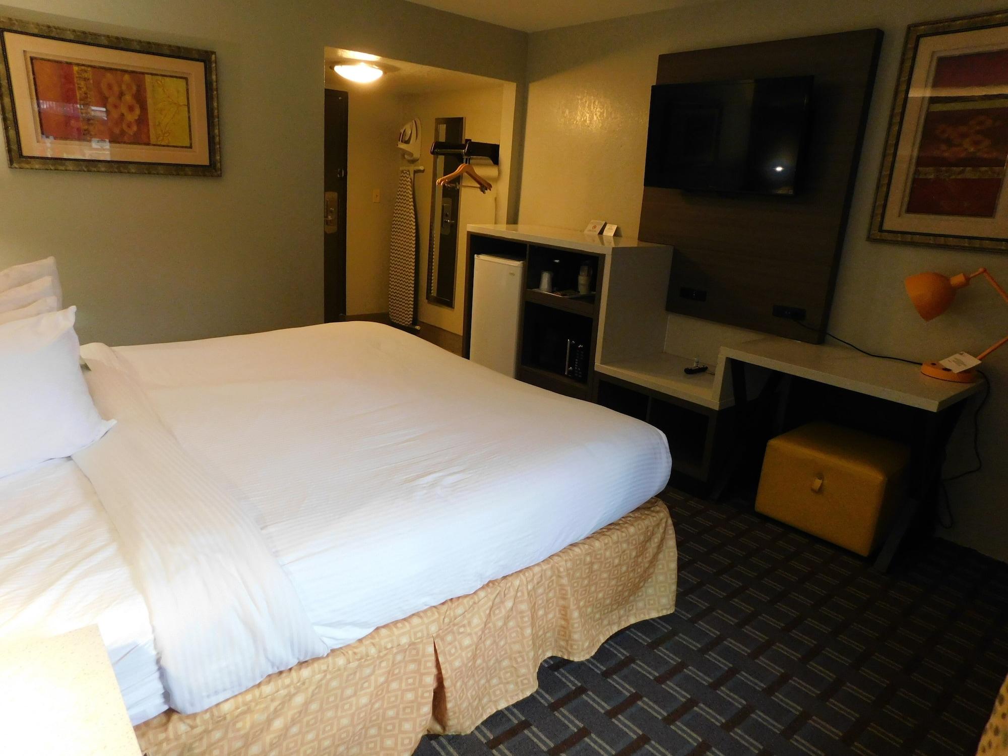 Hotel Days & By Wyndham Downtown Parkway Gatlinburg