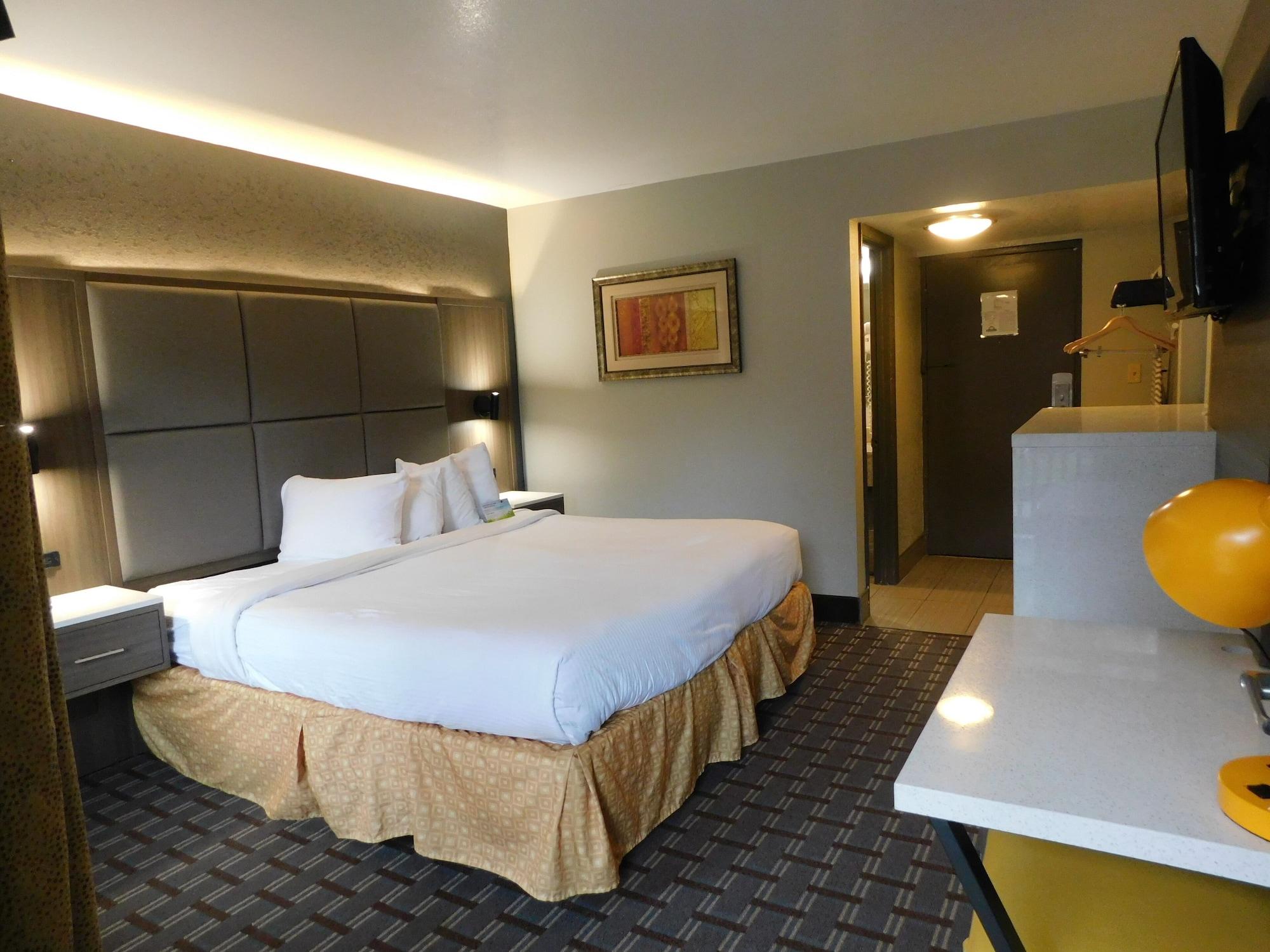 Hotel Days & By Wyndham Downtown Parkway Gatlinburg