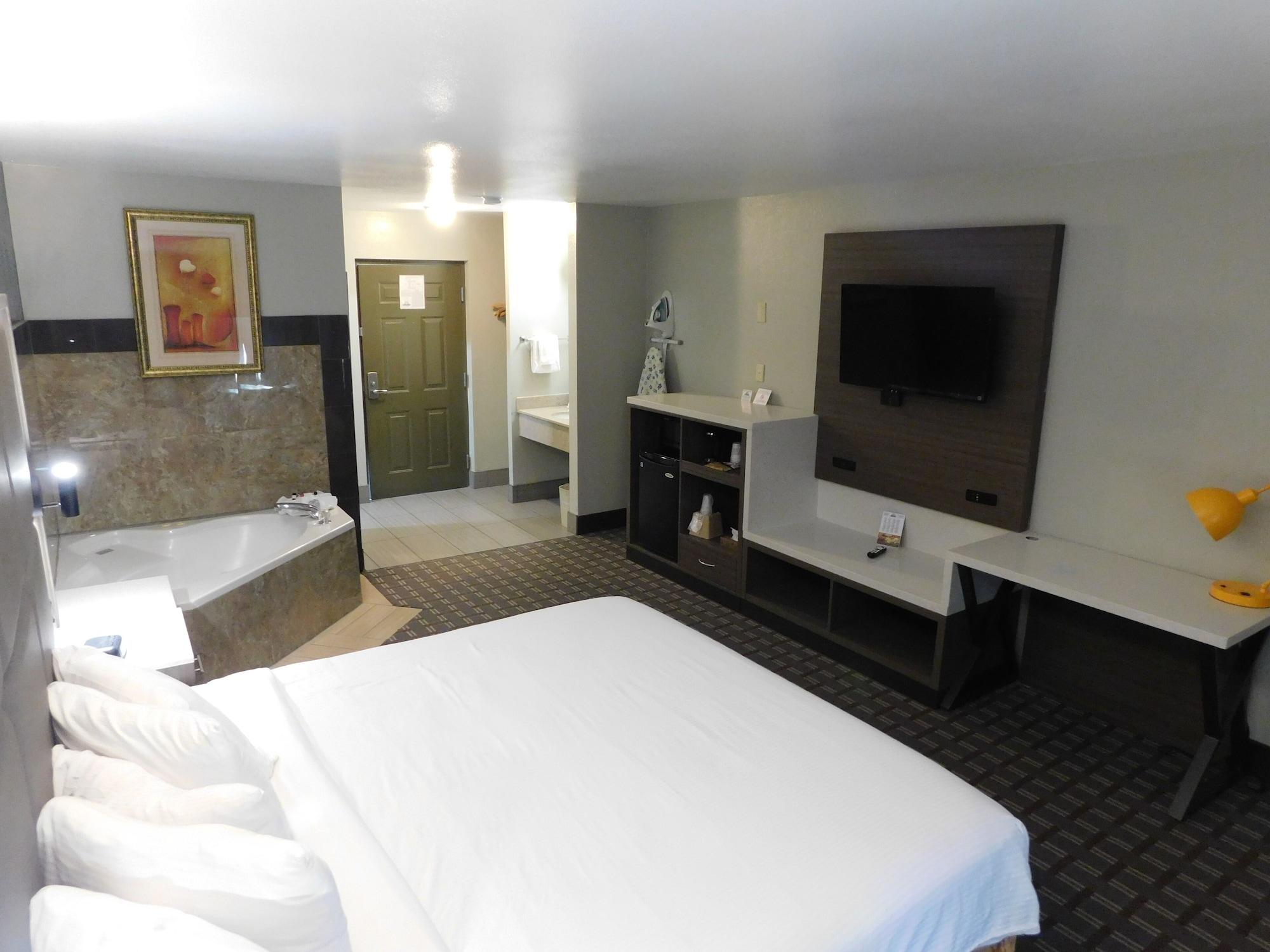 Days & By Wyndham Downtown Parkway 2*