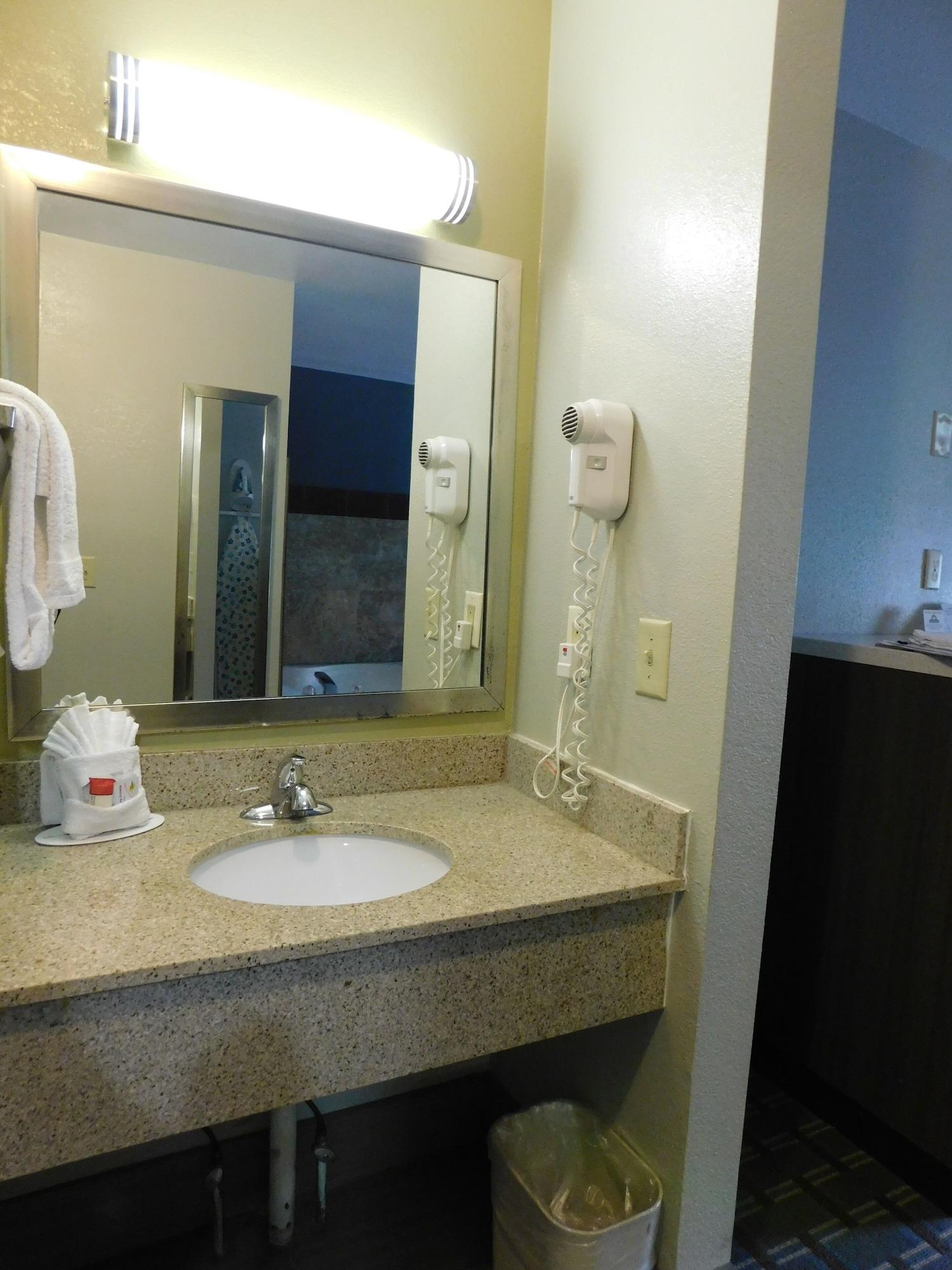 Days & By Wyndham Downtown Parkway Hotel