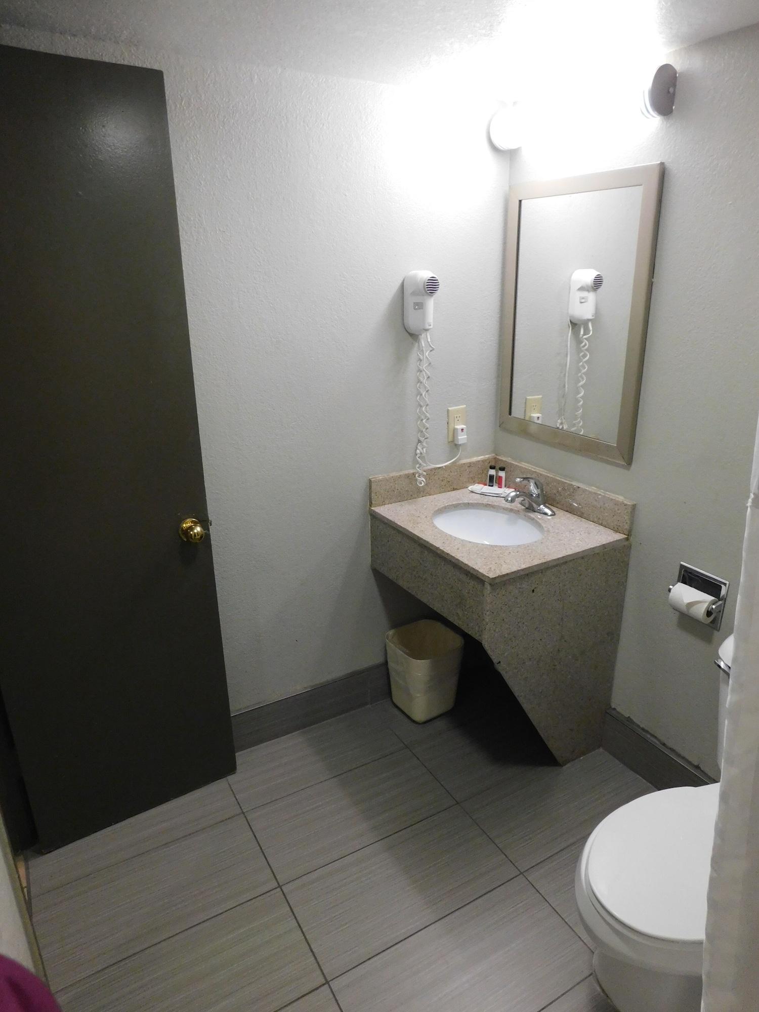 Days & By Wyndham Downtown Parkway Hotel