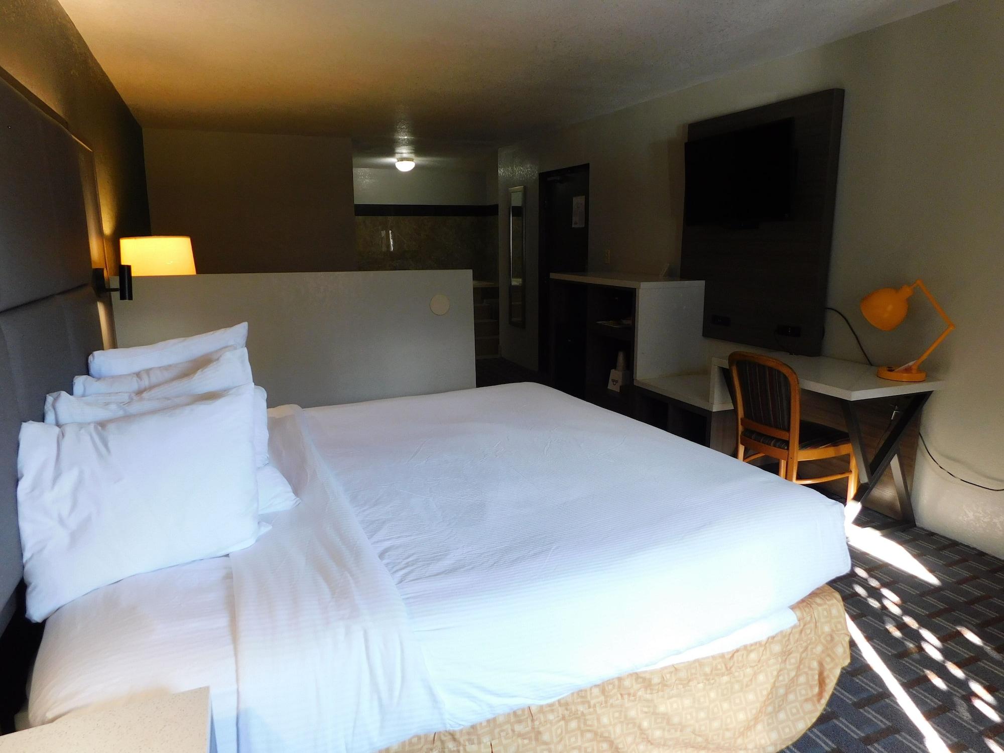 Days & By Wyndham Downtown Parkway Hotel 2*