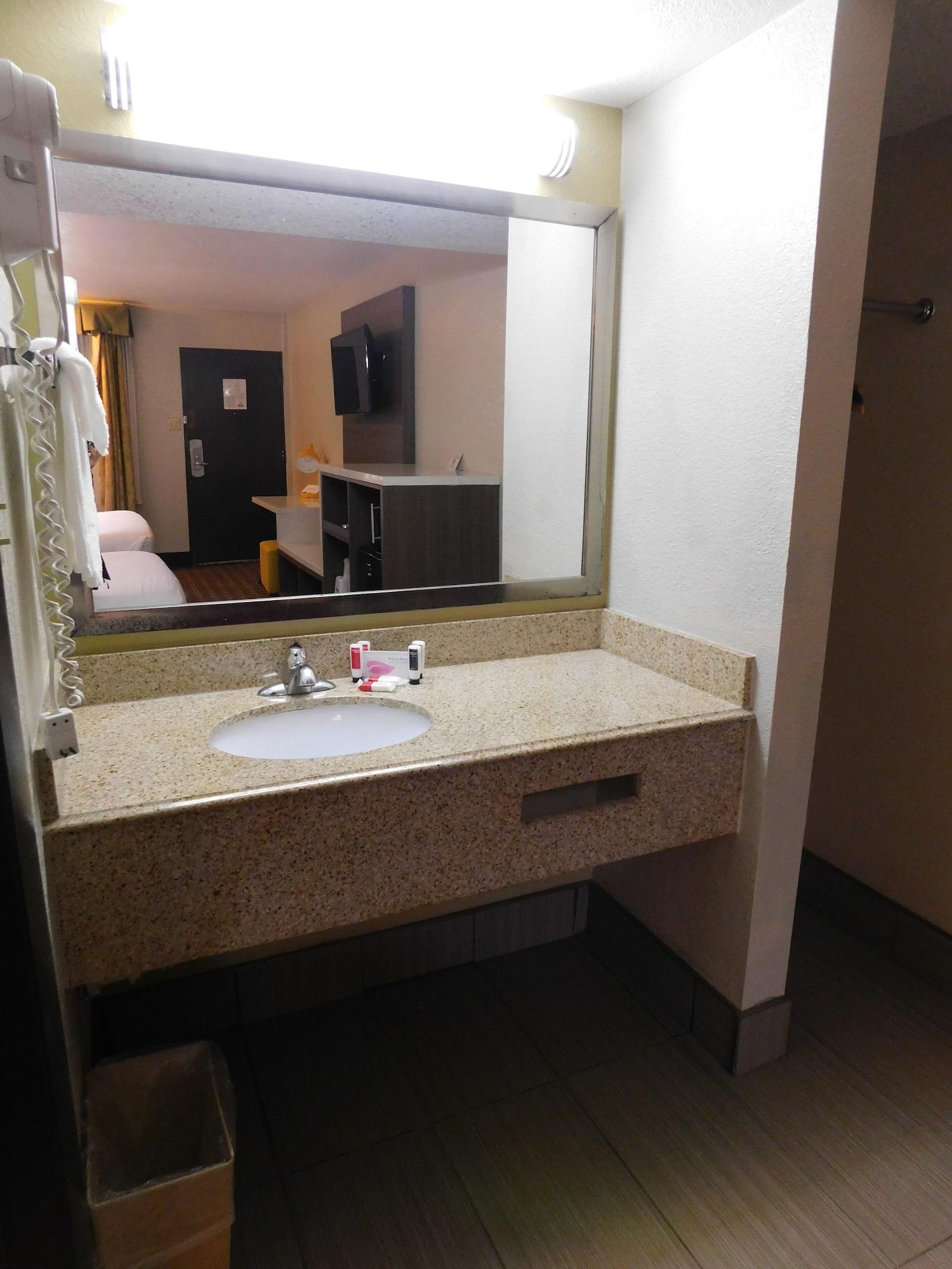 Hotel Days & By Wyndham Downtown Parkway Gatlinburg
