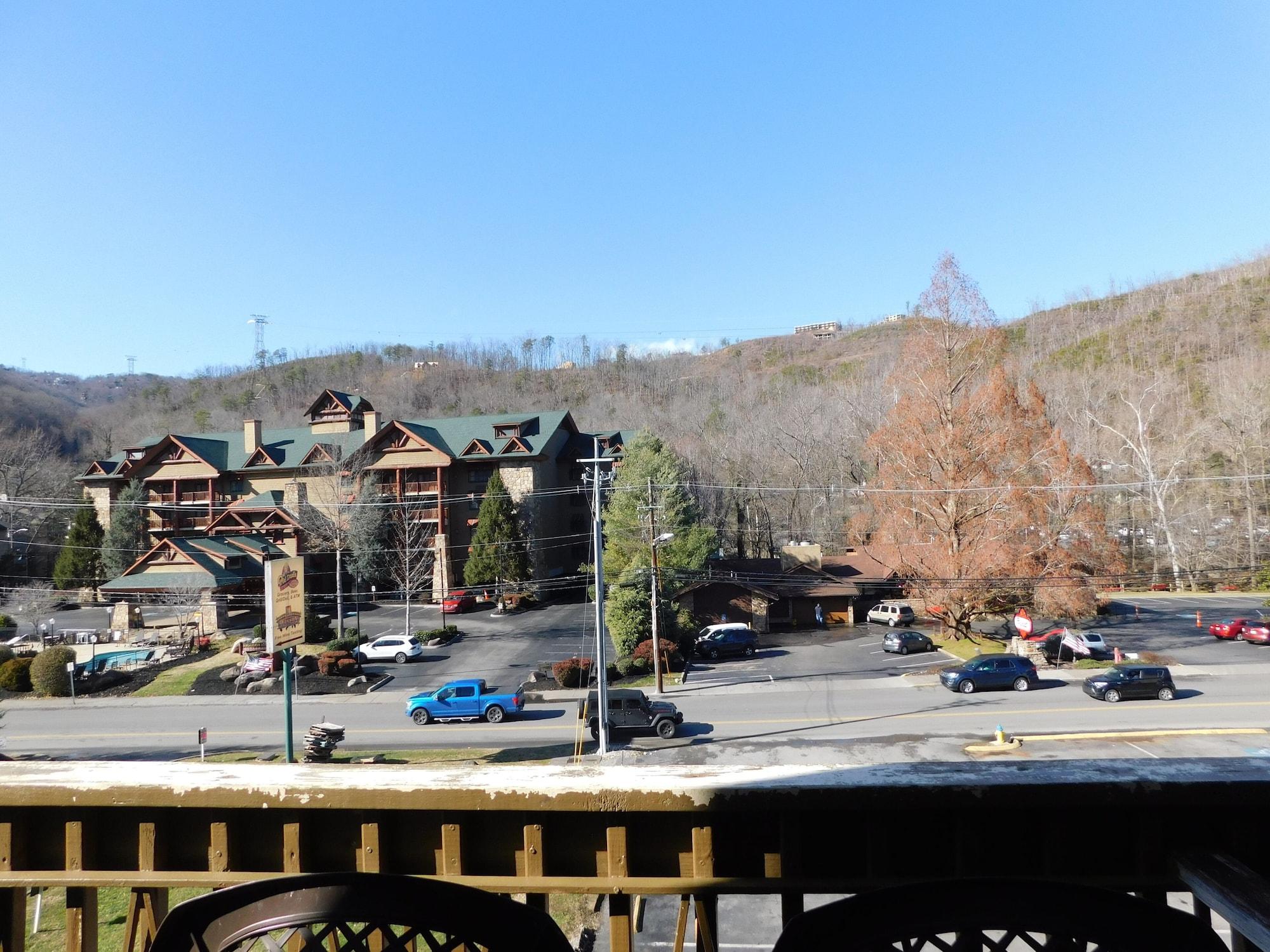 Hotel Days & By Wyndham Downtown Parkway Gatlinburg
