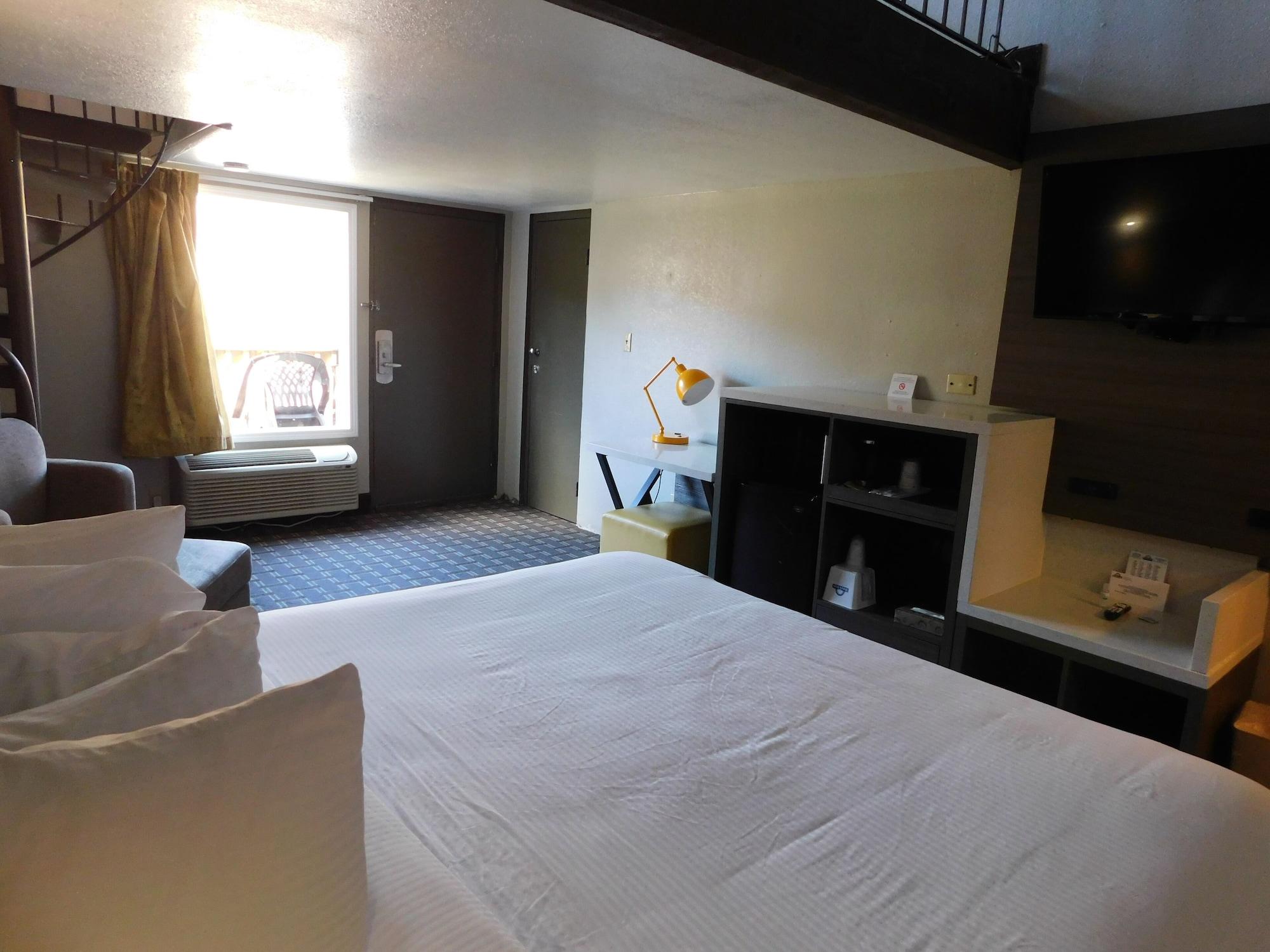 Hotel Days & By Wyndham Downtown Parkway 2*