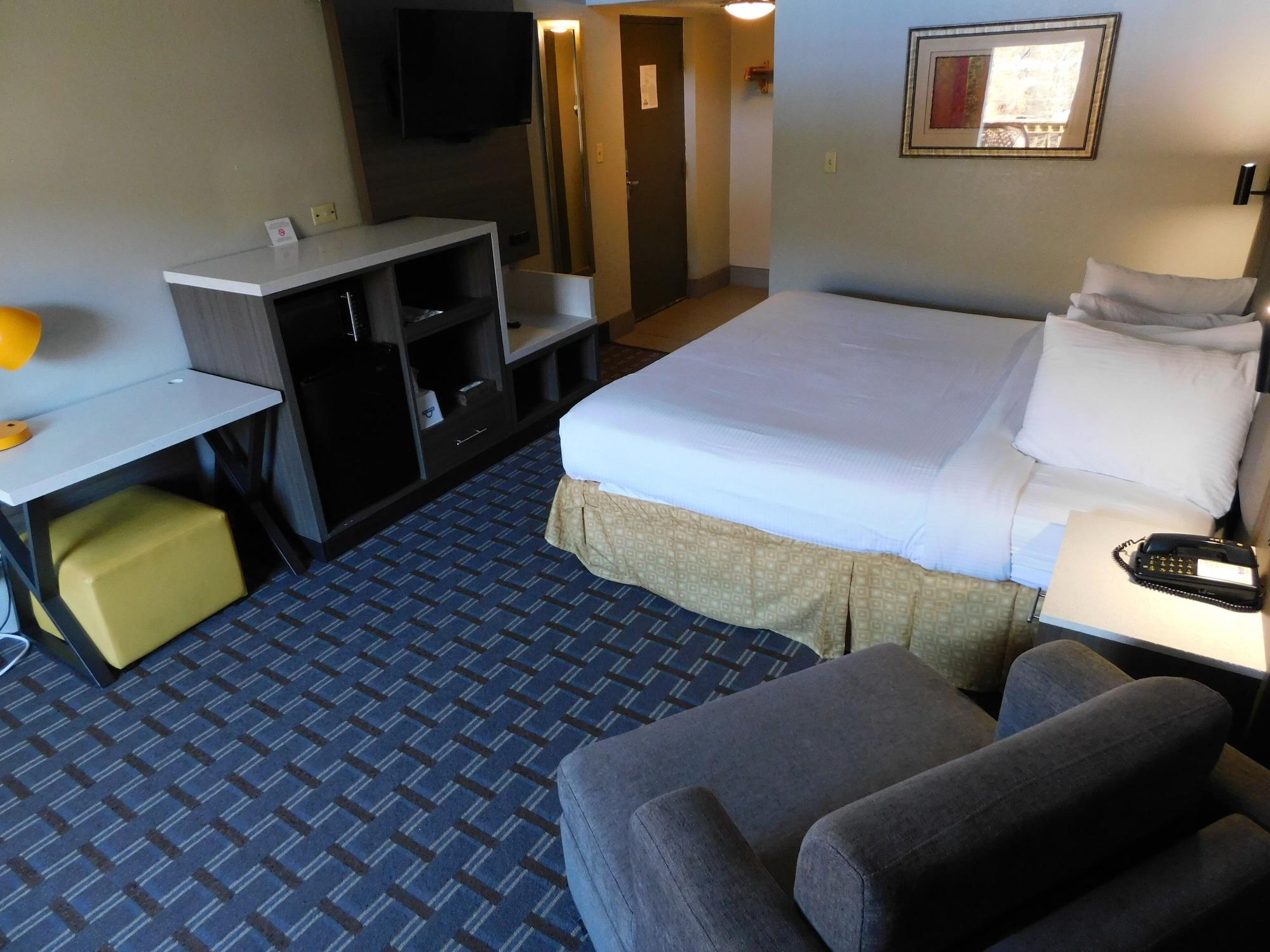 Days & By Wyndham Downtown Parkway 2*