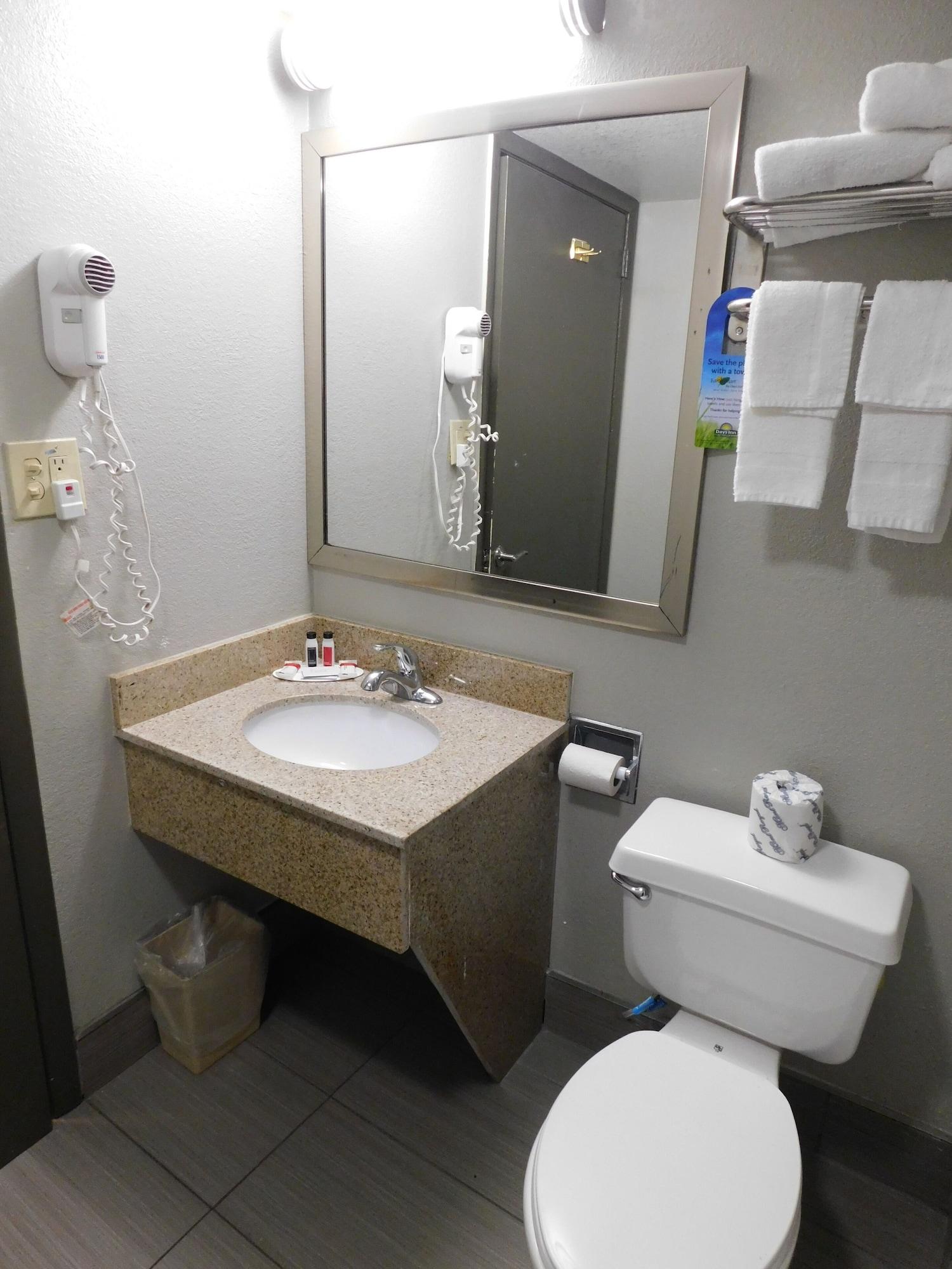 Hotel Days & By Wyndham Downtown Parkway