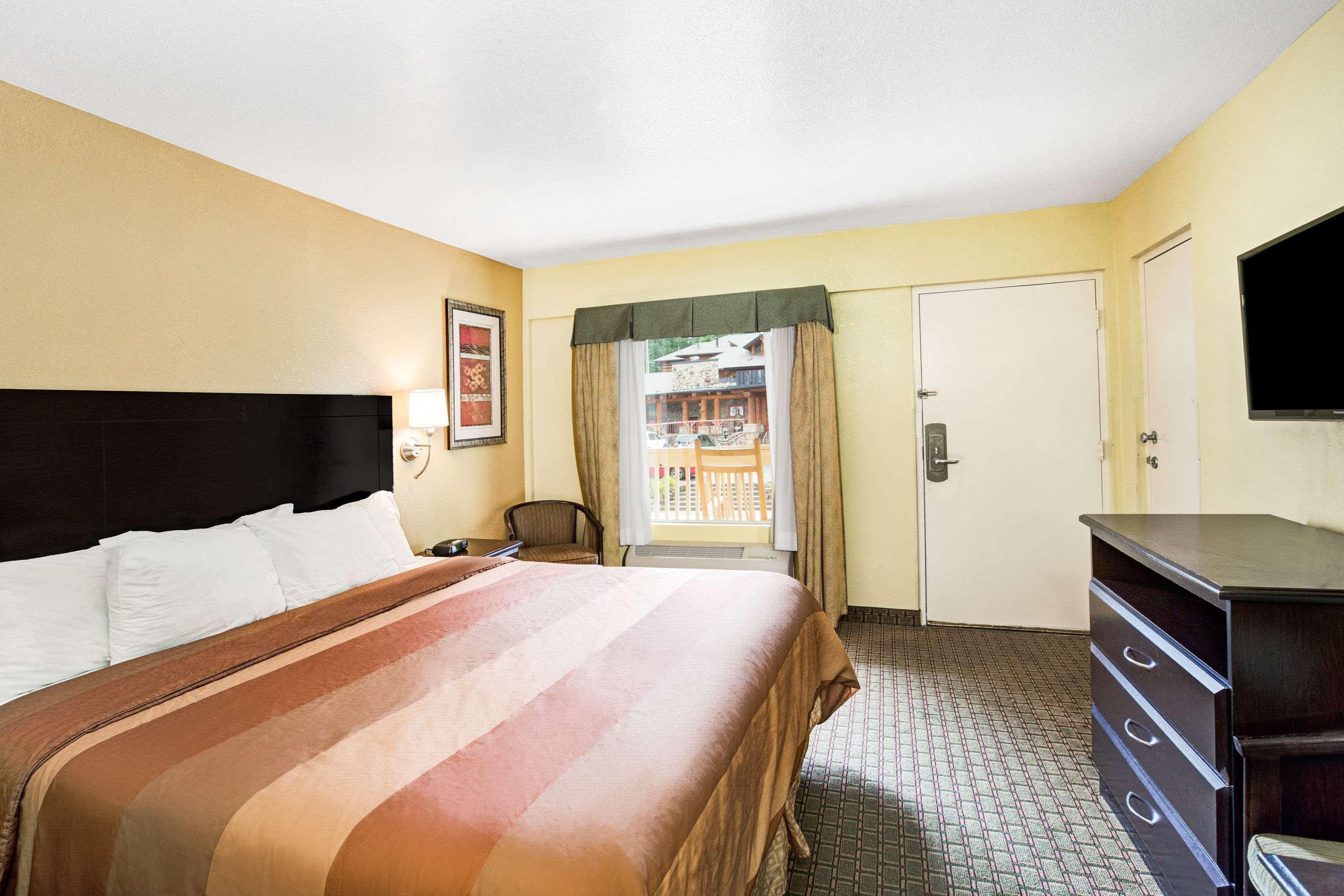 Hotel Days & By Wyndham Downtown Parkway