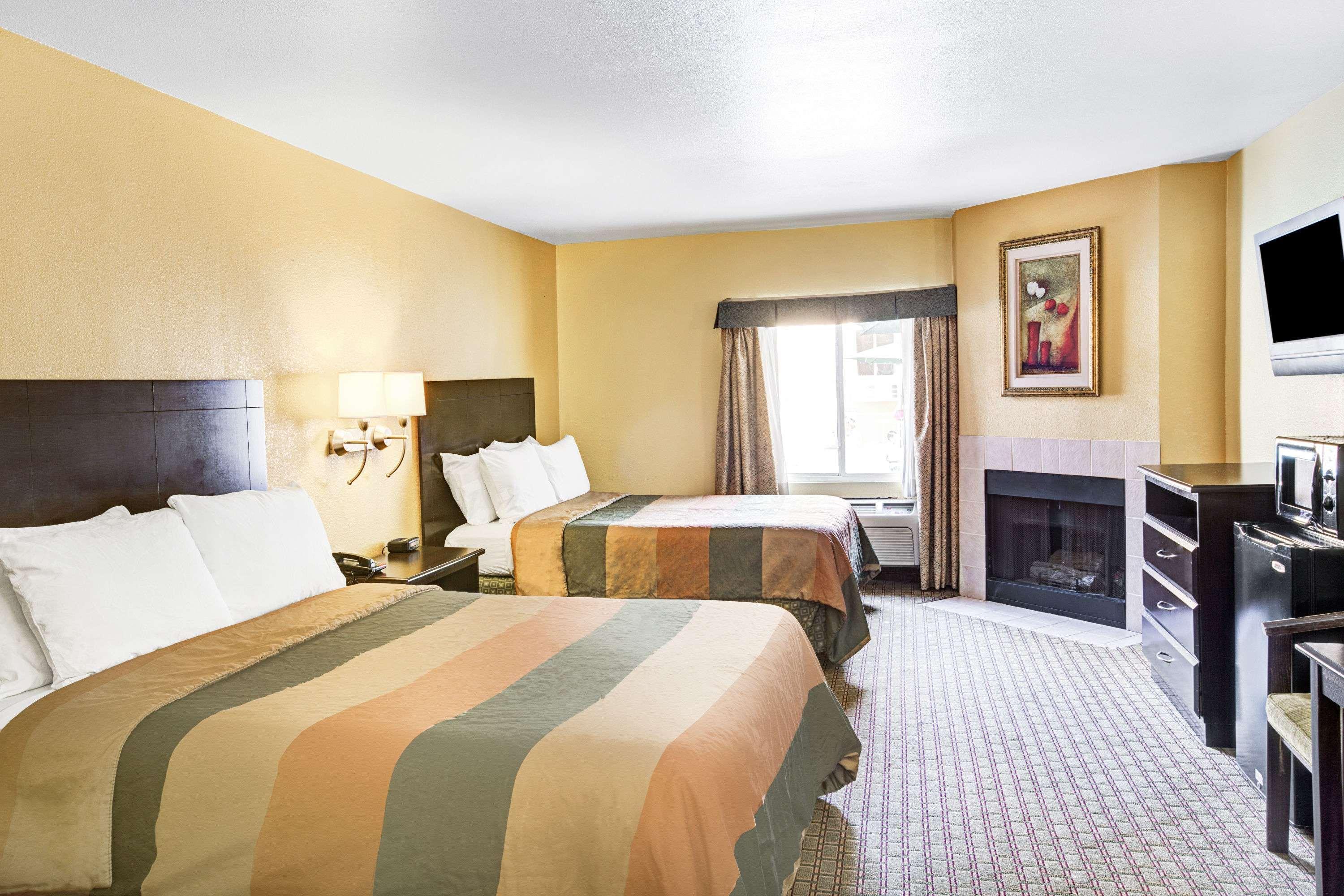 Hotel Days & By Wyndham Downtown Parkway Gatlinburg