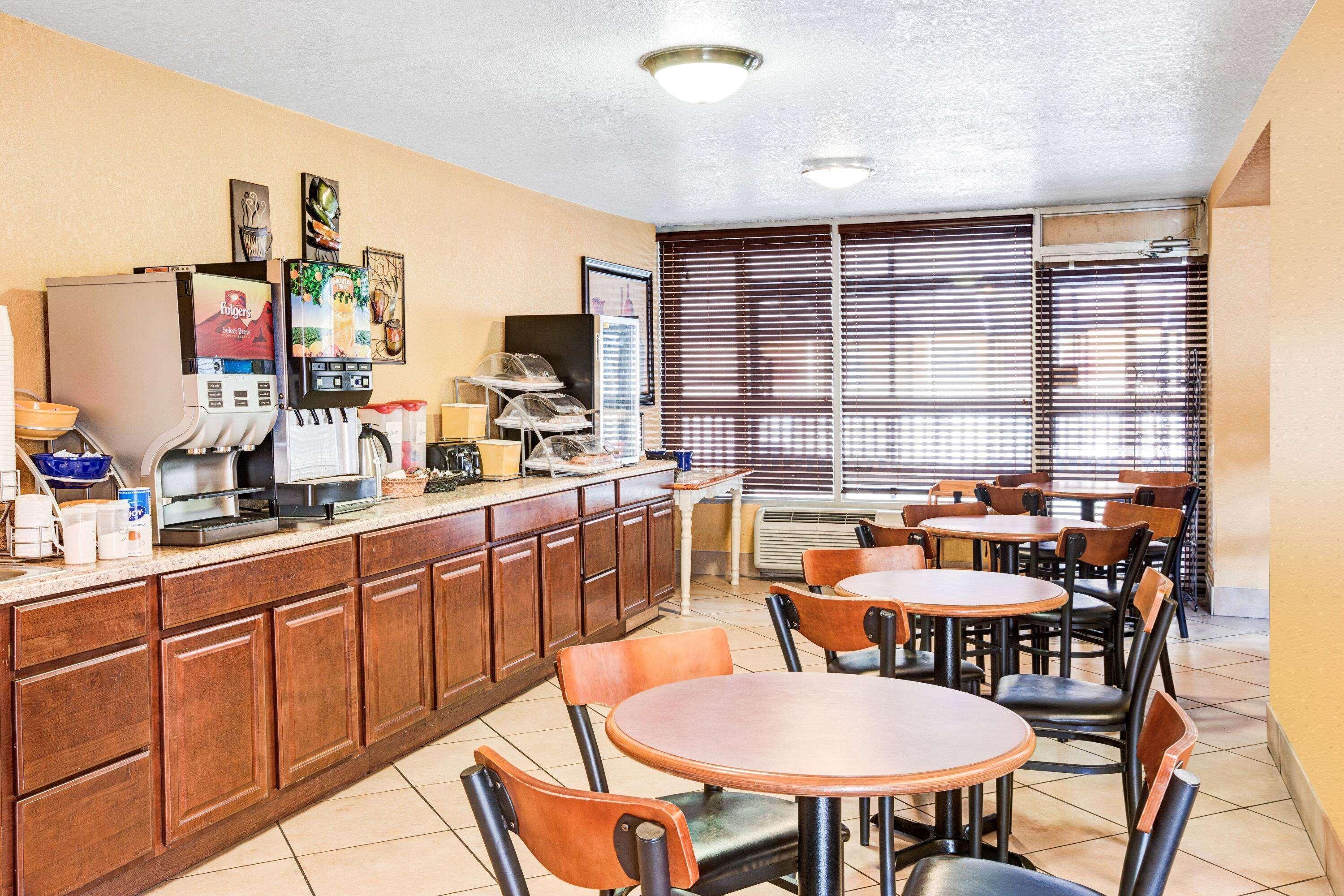 Hotel Days & By Wyndham Downtown Parkway 2*