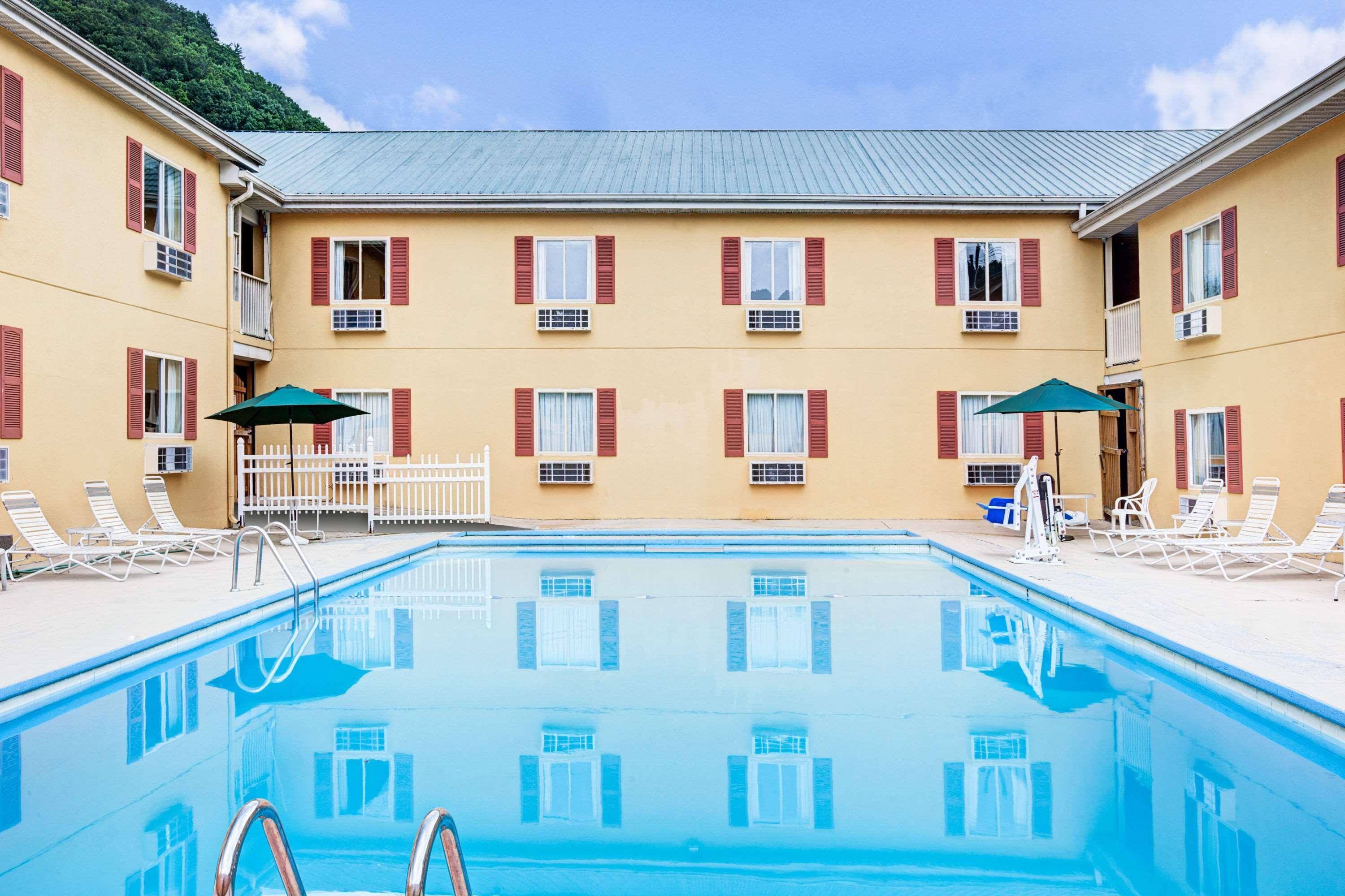 Hotel Days & By Wyndham Downtown Parkway 2*