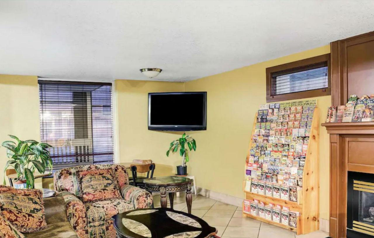 Hotel Days & By Wyndham Downtown Parkway