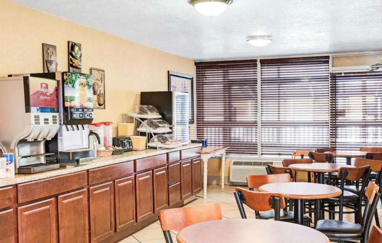 Hotel Days & By Wyndham Downtown Parkway 2*